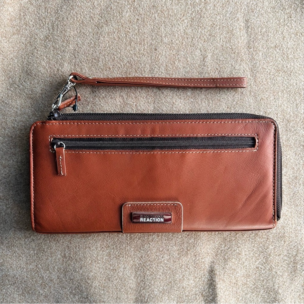 Kenneth Cole Reaction REAL LEATHER Wristlet Wallet